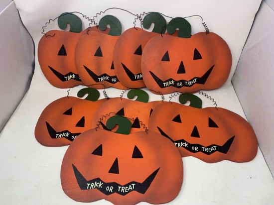 8 Wooden Jack-O-Lantern "Trick or Treat" Signs