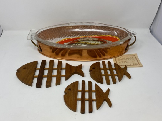 Le Bon Gourmet Cookware and 3 Fish Trivets