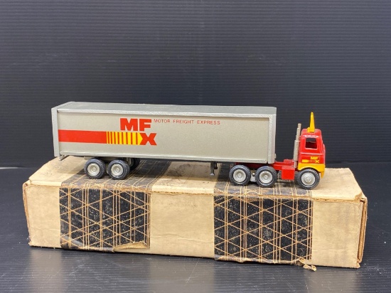 Winross Motor Freight Express Tractor Trailer with Shipping Box