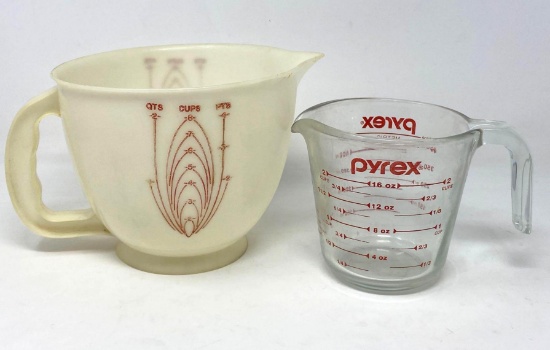 2 Measuring Cups- Plastic and Pyrex Glass