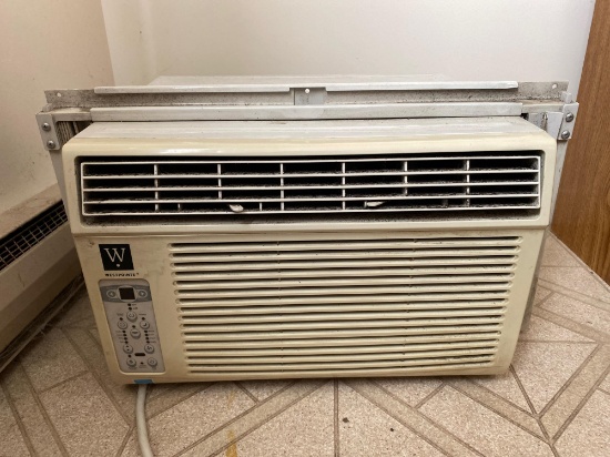 Westpointe Air Conditioner with Instructions and Remote