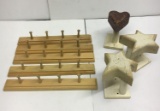 5 Wooden Peg Racks, 2 Star Pegs and One Heart Peg