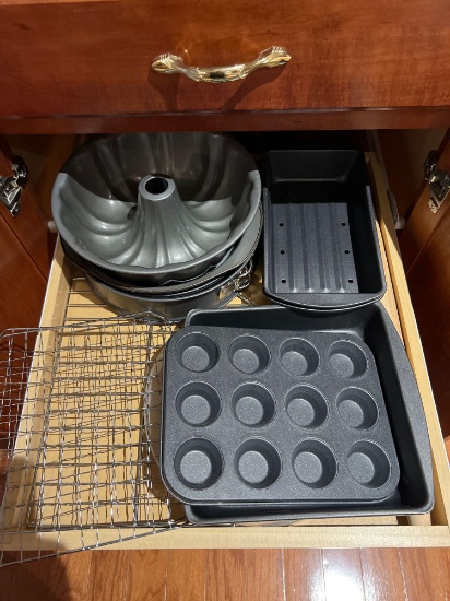 Bakeware, Cook's Essential and others