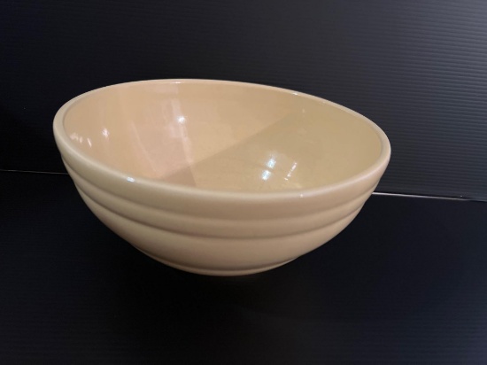 White Pottery 9" Diameter Mixing Bowl