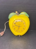 Vintage Seth Thomas Golden Delicious Apple Clock