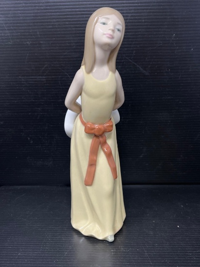 Lladro Figure #5006 The Naughty Girl Holding Hat