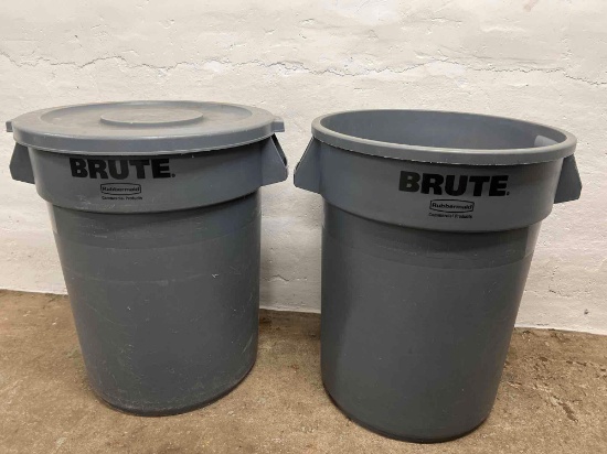 2 Rubbermaid Brute Trash Cans