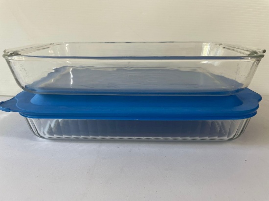 2 Pyrex Glass 9 x 13 Baking Dishes (One has Lid)
