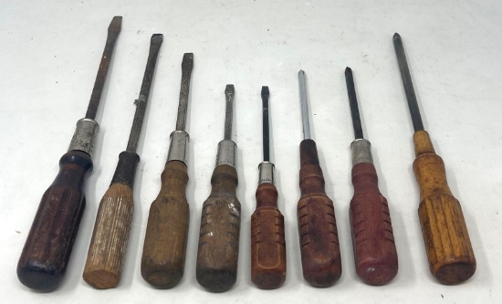 8 Vintage Wood Handled Screwdrivers- Flat & Phillips Heads
