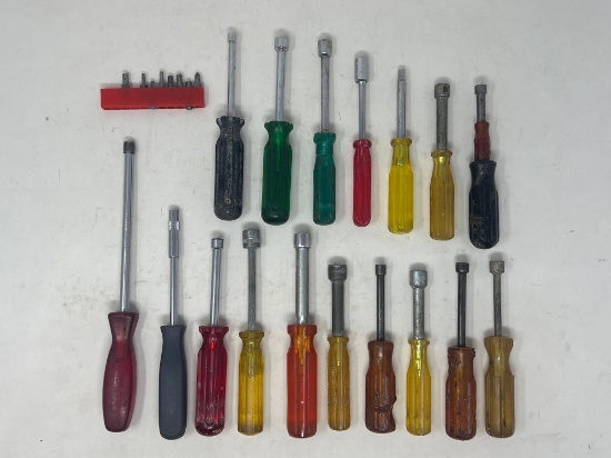 17 Nut Drivers and Driver Bits Set