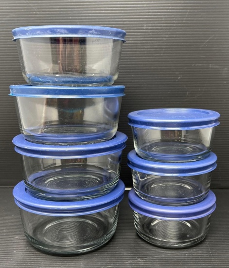 7 Round Pyrex Glass Storage Containers with Plastic Lids