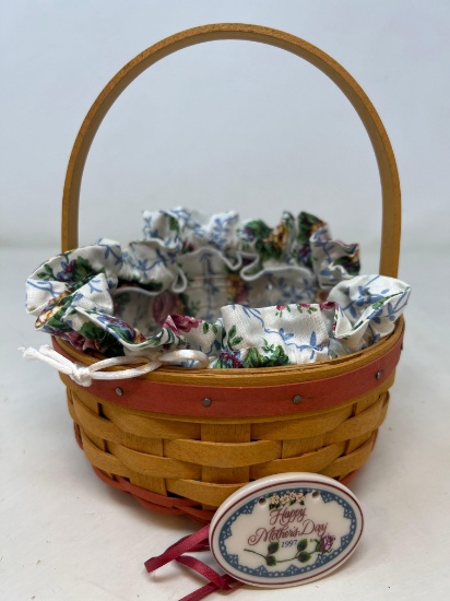1998 Mother's Day with Liner, Protector and "Happy Mother's Day 1997" Tie-On, Longaberger Basket