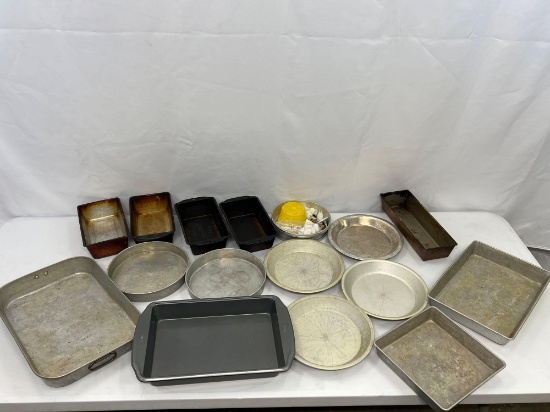 Metal Bakeware Lot- Includes Bread, Cake & Pie Pans