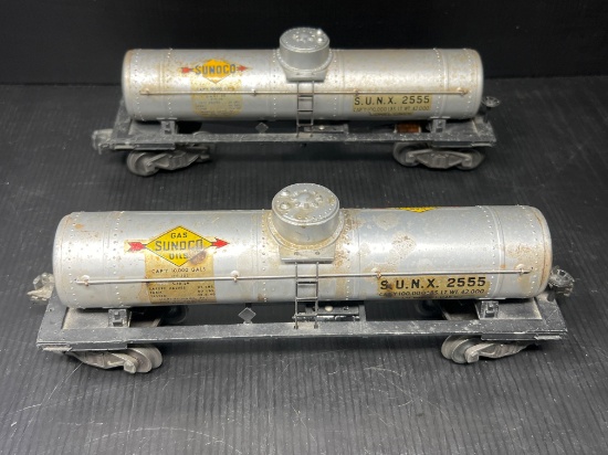 2 Lionel Sunoco Post War Vintage No. 2555 Tanker Cars