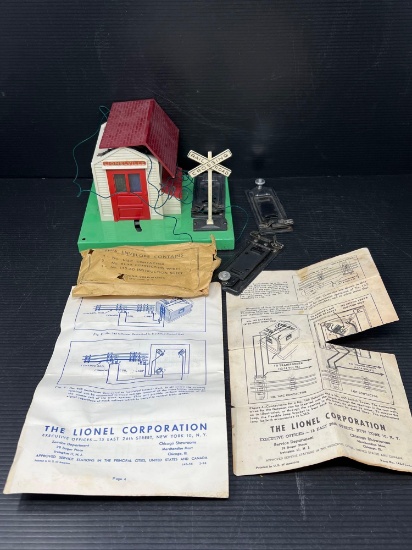 LIonel "Lionelville" Railroad Crossing and Station with Instruction Sheets