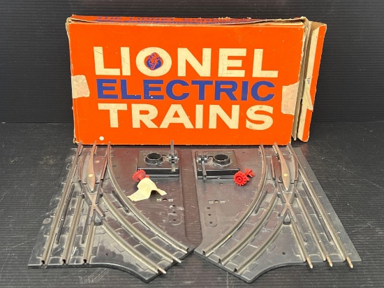 Lionel No. 1022 Pair of Manual Switched with Original Box