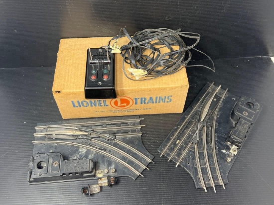 Lionel No. 1122 Pair of Non-Derailing Remote Control Switches with Original Box