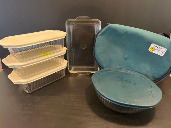 Pyrex Dishes with Lids- 4 are Rectangular and 1 is Round, 4 have Plastic Lids