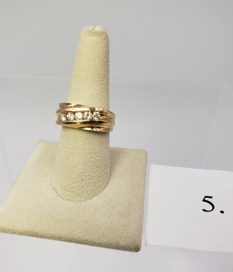 14KT YELLOW GOLD DIAMOND RING