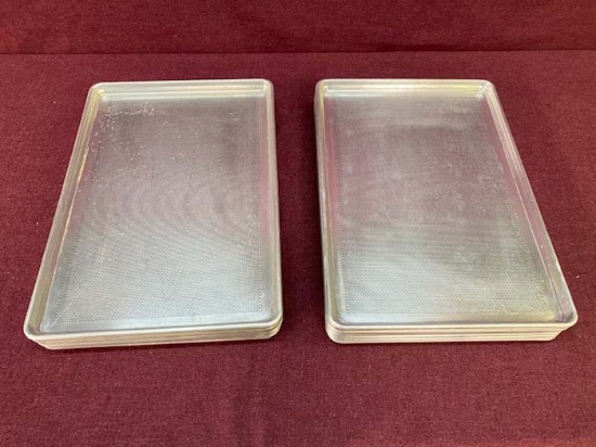 LOT OF MESH BAKING PANS