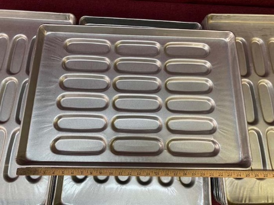 LOT OF BREAD BAKING PANS