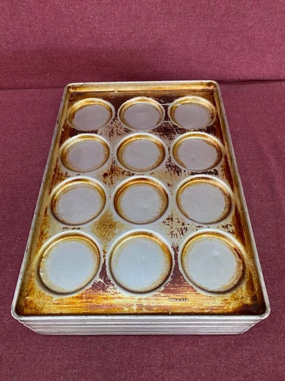 LOT OF MUFFIN PANS