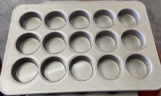 LOT OF LARGE MUFFIN PANS