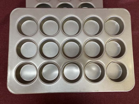 LOT OF LARGE MUFFIN PANS