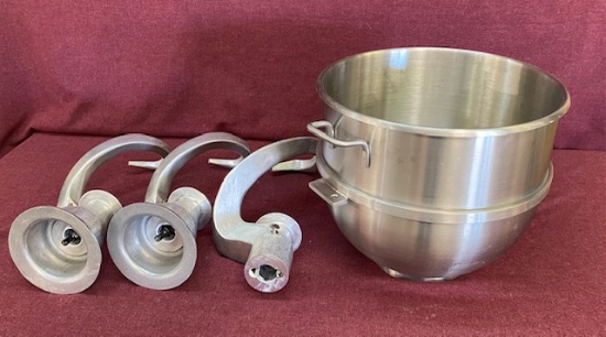 LARGE MIXING BOWL WITH ATTACHMENTS