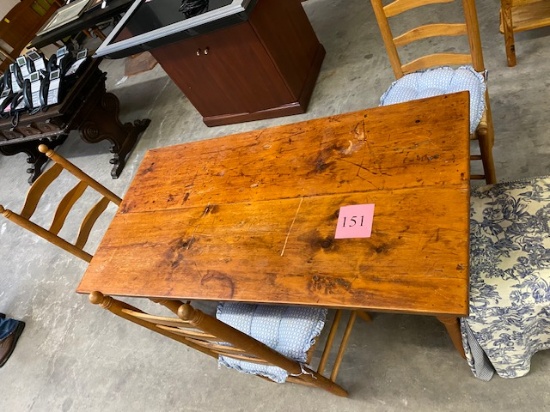SMALL WOOD BREAKFAST TABLE WITH 4 CHAIRS