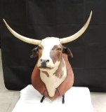 LONGHORN MOUNT - TAN AND WHITE