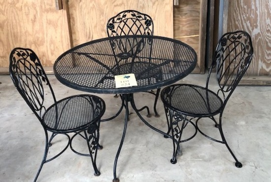 OUTDOOR PATIO TABLE SET - 36" UMBRELLA TABLE WITH 3 CHAIRS