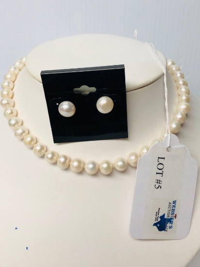 FRESHWATER PEARL NECKLACE AND EARRING SET