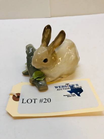 BUNNY PORCELAIN FIGURE BY LLADRO