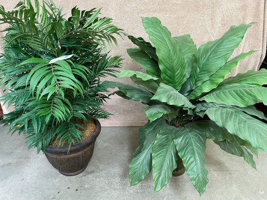 2 ARTIFICIAL POTTED PLANTS