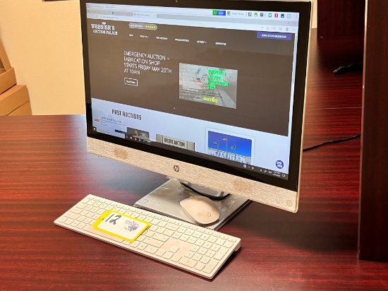 HP INTEL CORE i5 8TH GEN ALL IN ONE TOUCH SCREEN COMPUTER WIRELESS KEYBOARD AND MOUSE
