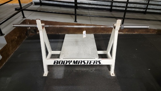 BODY MASTERS DIAMOND PLATE PLATFORM WITH BAR