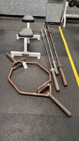 LOT OF NAUTILUS SEATS AND 4 BARS