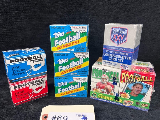 10 BOXES TOPPS FOOTBALL CARD SETS