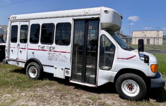 2007 FORD E450 SHUTTLE BUS