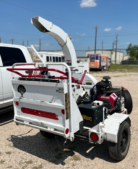 ALTEC 2013 TOW BEHIND WOOD BRUSH CHIPPER