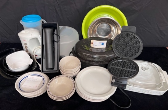 LOT OF KITCHEN DISHES, ROASTING PAN, SOUS VIDE PRECISION COOKER, AND PYREX