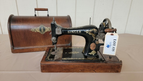 ANTIQUE SINGER SEWING MACHINE WITH CASE