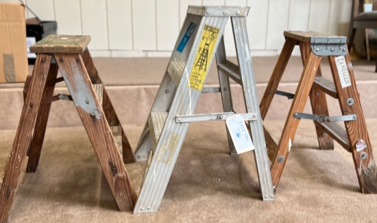 LOT OF 3 STEP LADDERS