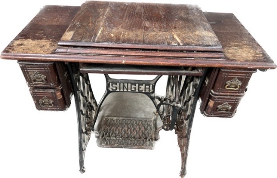ANTIQUE SINGER SEWING MACHINE