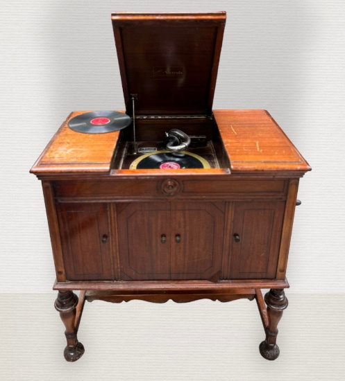 ANTIQUE VICTROLLA WITH RECORDS