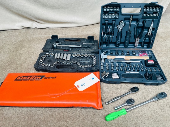 2 TOOL SETS AND COLDGON CUSHION