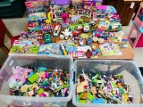 LARGE LOT OF THOUSANDS OF LEGOS - SOME NEW IN BOX