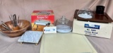 LOT OF KITCHEN AND SERVING PIECES