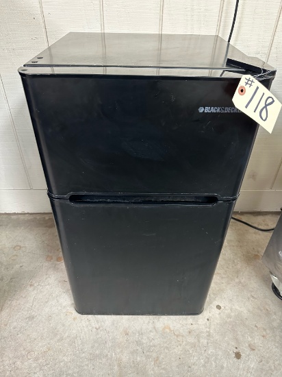 BLACK AND DECKER MINI REFRIGERATOR FREEZER